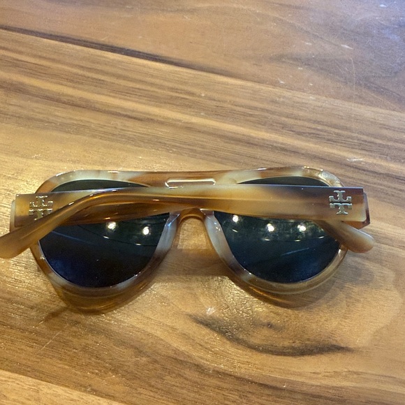 Tory Burch Aviator Sunglasses - Picture 4 of 6